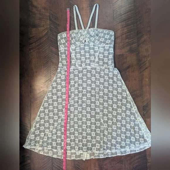 Caroline Herrera Cream Geometric Lace Dress, US 10 - Picture 5 of 7